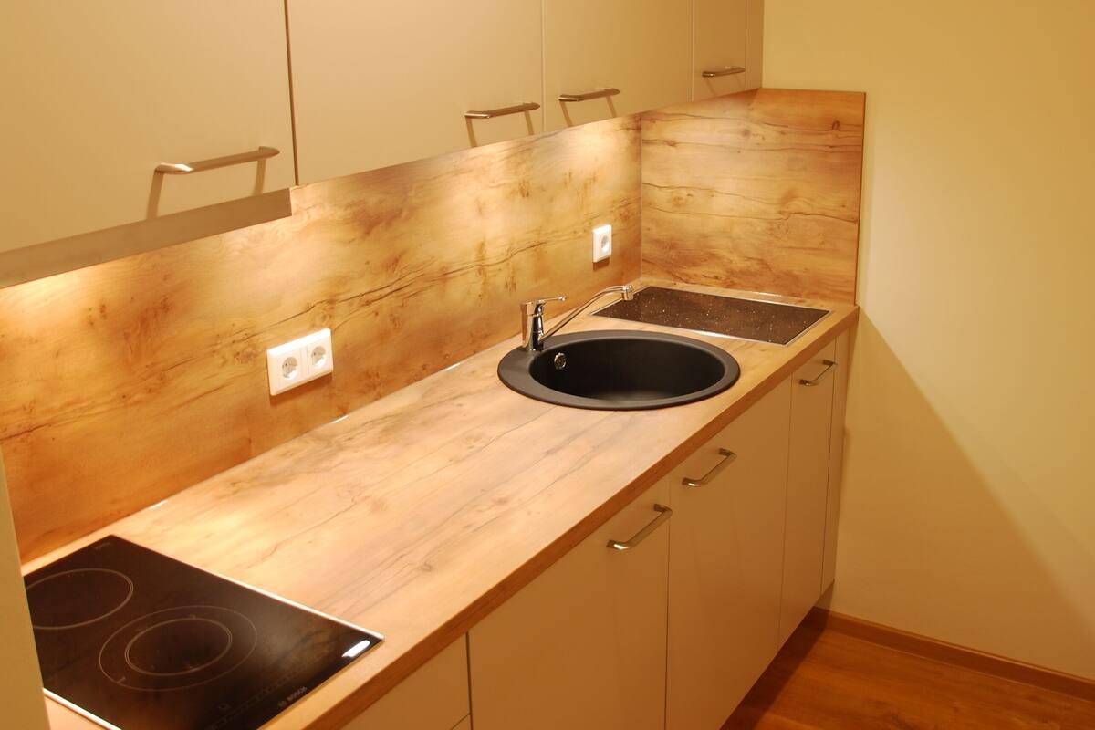 Een espressoapparaat, een koffiezetapparaat/waterkoker