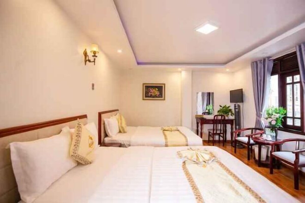 Ropa de cama hipoalergénica, minibar y escritorio