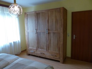 1 bedroom, iron/ironing board, free WiFi, wheelchair access