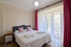 4 bedrooms, free WiFi, bed sheets - Beachfront Villa with all new white goods, furnitures and private swimming pool (Fethiye)