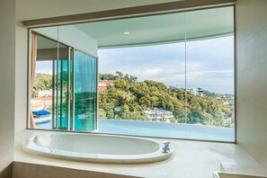 Ocean View Luxury Suite | Private spa tub