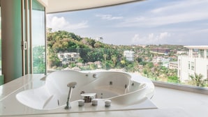 2 Bedroom Superior Jacuzzi | Jetted bathtub - Veloche Group (Karon)
