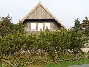 Exterior - Holiday house with large garden, terrace, near the beach, pets welcome (Westerdeichstrich)