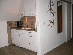 Refrigerador, microondas, parrilla de estufa y lavavajillas 