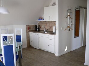 Refrigerador, microondas, parrilla de estufa y lavavajillas 