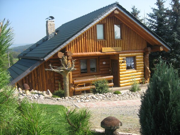 Exterior - Schneewittchenhütte- Holzblockbohlen Holiday house with fireplace and sauna in the Vogtland (Mühlental)