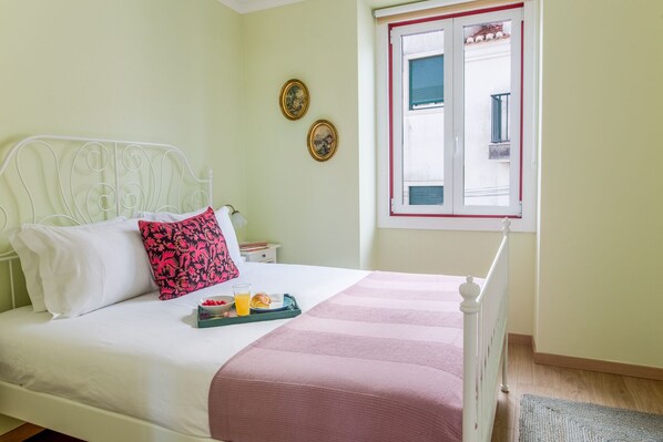 Apartment, 2 Schlafzimmer, Stadtblick | 2 Schlafzimmer, individuell dekoriert, Babybetten, kostenloses WLAN