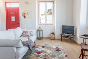 Appartement, 2 slaapkamers, uitzicht op de stad | Woonruimte | Flatscreentelevisie