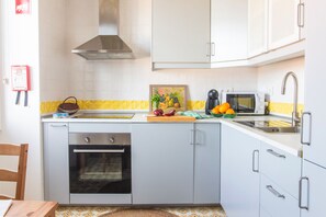 Apartment, 2 Schlafzimmer, Stadtblick | Eigene Küche | Großer Kühlschrank, Mikrowelle, Ofen, Herdplatte