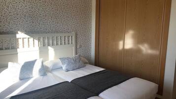 2 slaapkamers, een strijkplank/strijkijzer, wifi