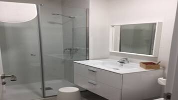 Secador de pelo y toallas