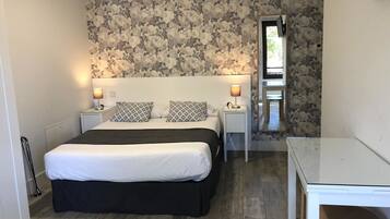 1 slaapkamer, een strijkplank/strijkijzer, wifi