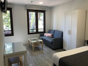 1 habitación, tabla de planchar con plancha y wifi 