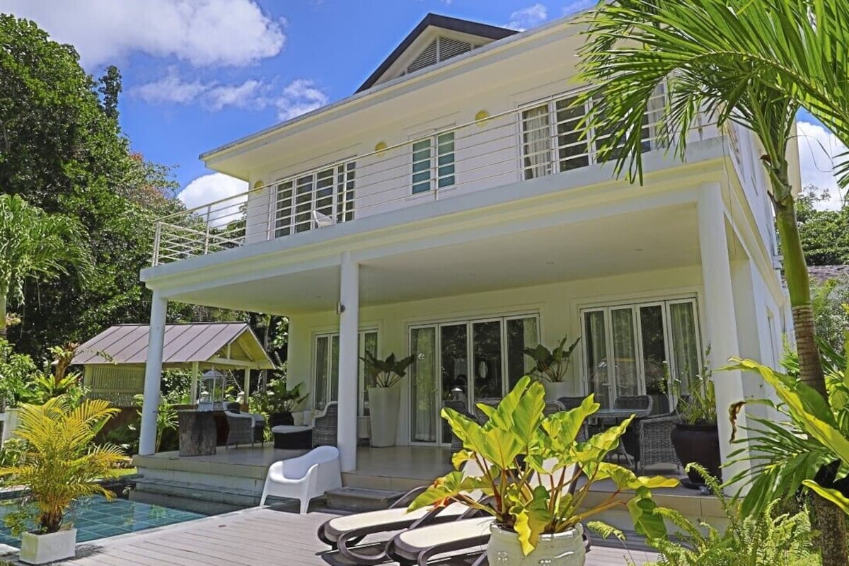 Luxury Villa, Garden View | Terrace/patio