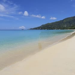 Beach nearby, white sand, sun-loungers, beach towels