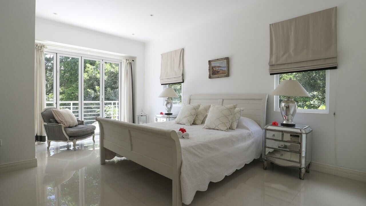 Villa de lujo, vista al jardín | Caja de seguridad en la habitación y decoración personalizada 