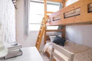 Quarto básico, para não fumantes (Budget) | Escrivaninha, ferros/tábuas de passar roupa, Wi-Fi de cortesia