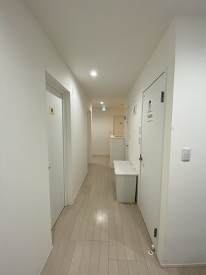 Hallway - nestay inn tokyo senju (Tokyo)