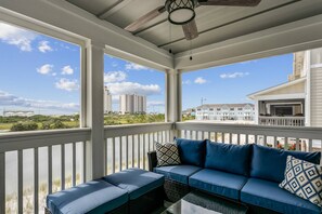 Unclassified image, 2 of 50, button