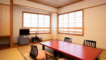 Japanese Style Room for 5 People with Private Bathroom | In-room safe, free WiFi, bed sheets