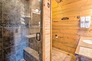 Hair dryer, towels - Pet-Friendly Cloudcroft Cabin: Walk to Shop, Food (Cloudcroft)