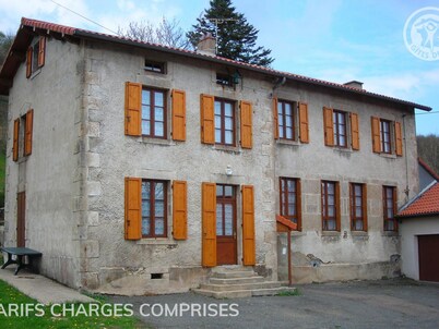 Cozy cottage with garden, pet-friendly, perfect for nature and hiking in Auvergne
