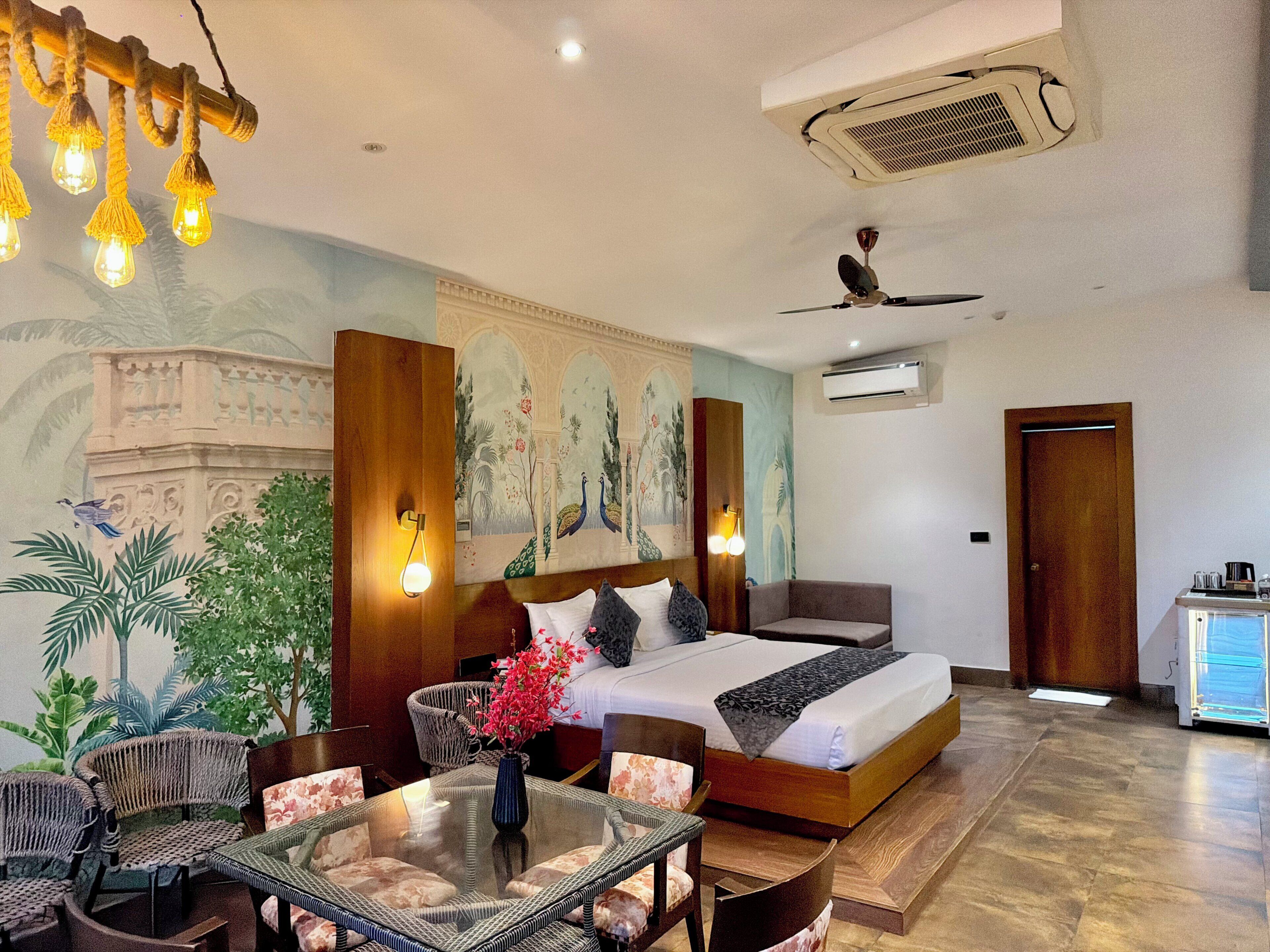 Emperor Suite | Minibar, in-room safe, individually furnished, desk