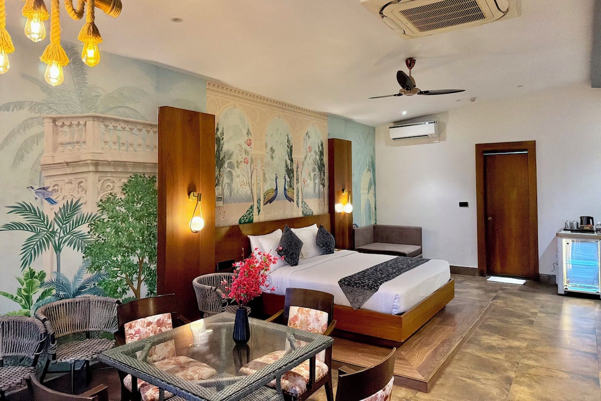 Minibar, in-room safe, desk, blackout curtains