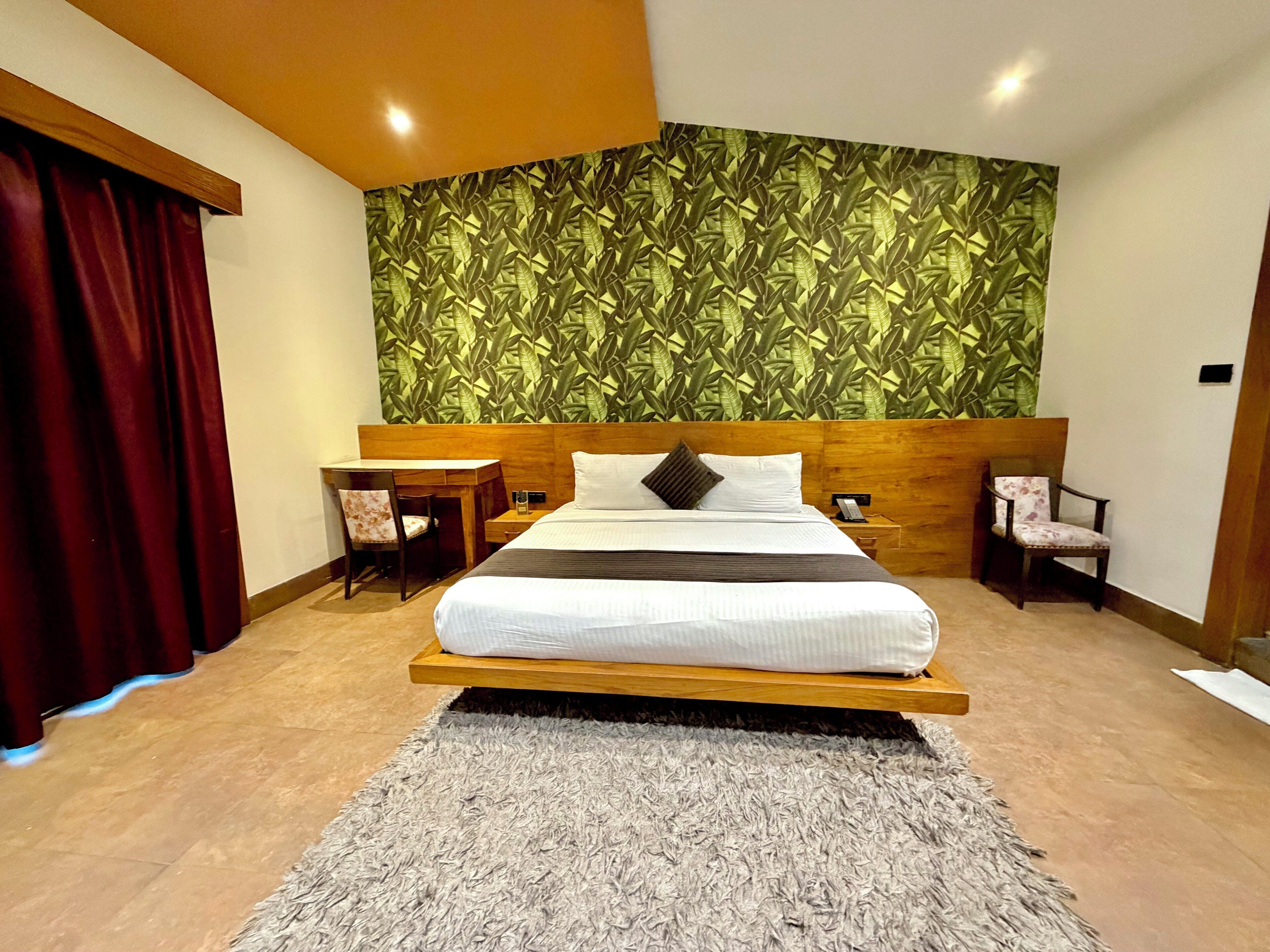Club Executive | Minibar, in-room safe, individually furnished, desk