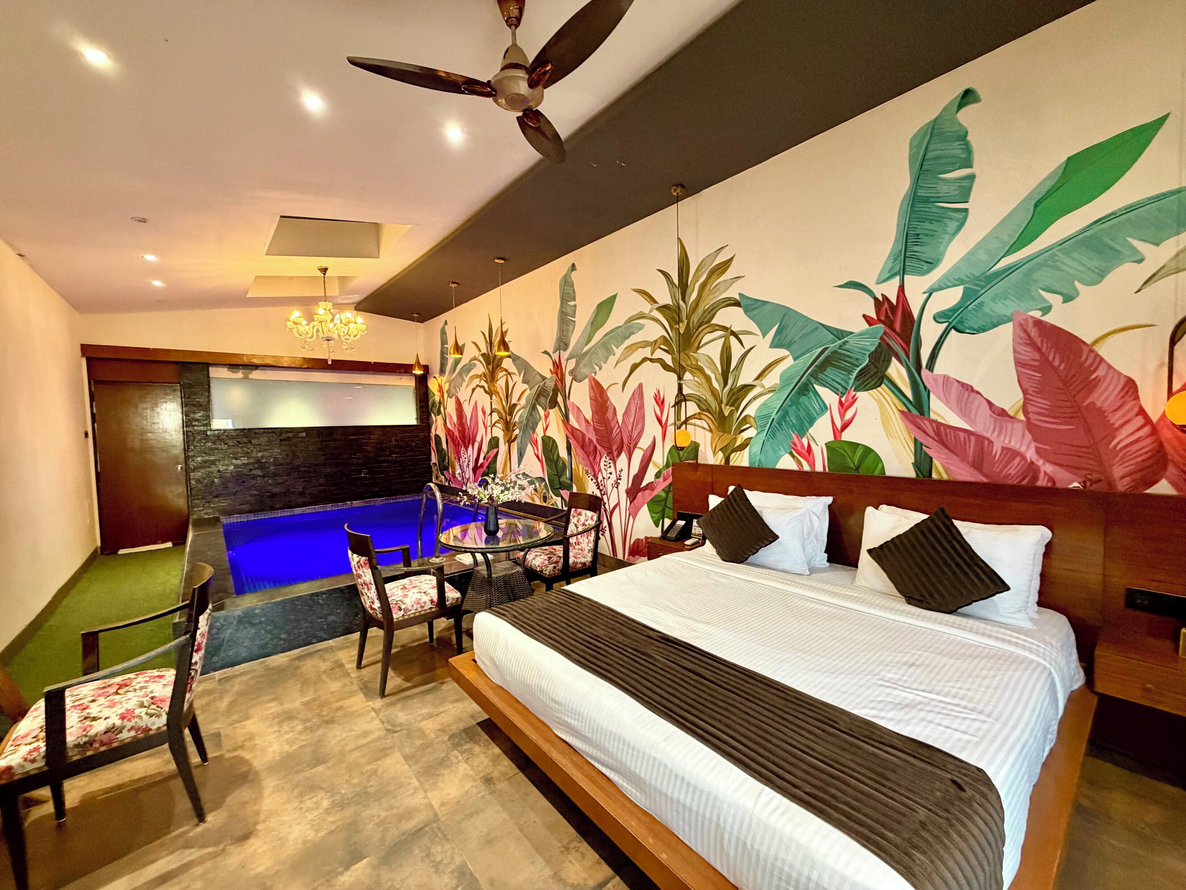 King Suite | Minibar, in-room safe, individually furnished, desk
