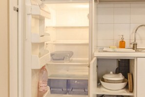 Apartment, 1 Bedroom | Private kitchen | Full-size fridge, oven, stovetop, dishwasher - Ca' di Leo (Bologna)