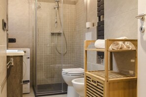 Apartment, 1 Schlafzimmer | Badezimmer | Dusche, Regendusche, kostenlose Toilettenartikel, Haartrockner