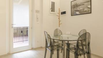 Apartamento, 1 quarto | Opções para refeição no quarto