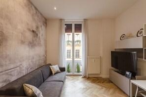 Appartamento, 1 camera da letto | Area soggiorno | TV a schermo piatto