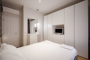 Apartment, 1 Bedroom | 1 bedroom, iron/ironing board, free WiFi, bed sheets - Calzolerie Apartment (Bologna)