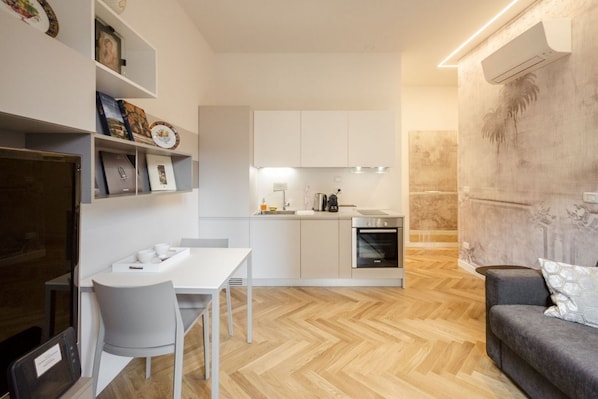 Apartment, 1 Schlafzimmer | Wohnbereich | Flachbildfernseher