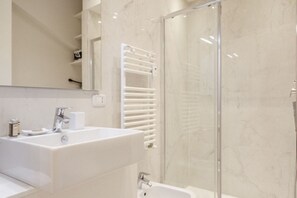 Apartment, 1 Bedroom | Bathroom