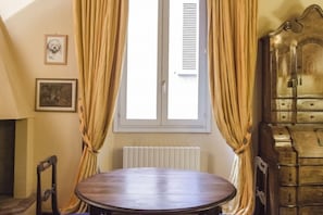 Appartement, 2 chambres | Restauration dans la chambre