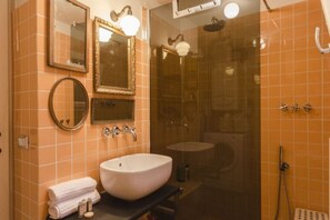 Apartment, 2 Bedrooms | Bathroom | Shower, rainfall showerhead, bidet, towels