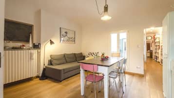 Apartment, 2 Bedrooms | Living area