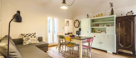 Apartment, 2 Schlafzimmer | Wohnbereich