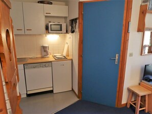 Fridge, microwave, dishwasher, coffee/tea maker