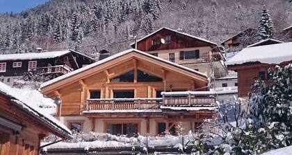 Chalet récent, calme, 8 pers, exposé sud avec terrasse ensoleillée à Arêches-Beaufort