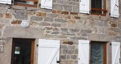 Charming 2-bedroom home, pets allowed, mountain