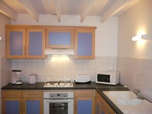 Fridge, microwave, dishwasher - Charming 2-bedroom home, pets allowed, mountain (La Chambonie)