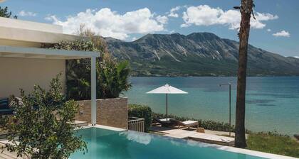 Villa Madouri. 5-Bett-Villa am Meer mit privatem Pool