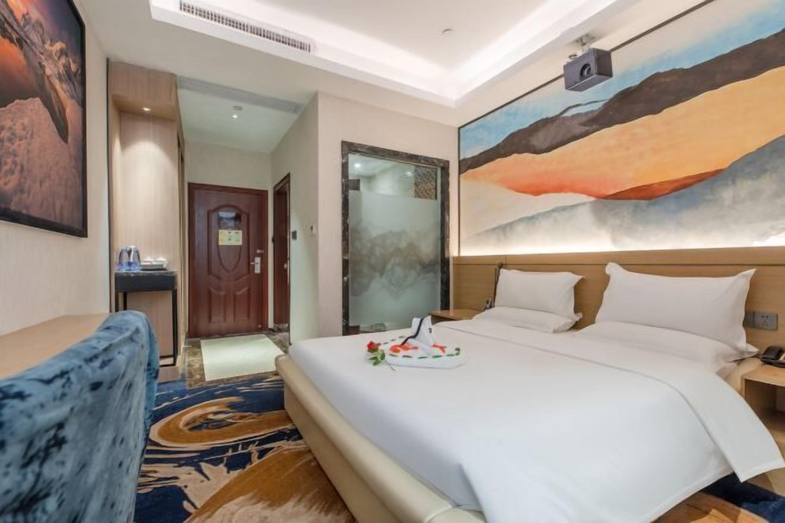 Màn/rèm cản sáng, bàn ủi/dụng cụ ủi quần áo 