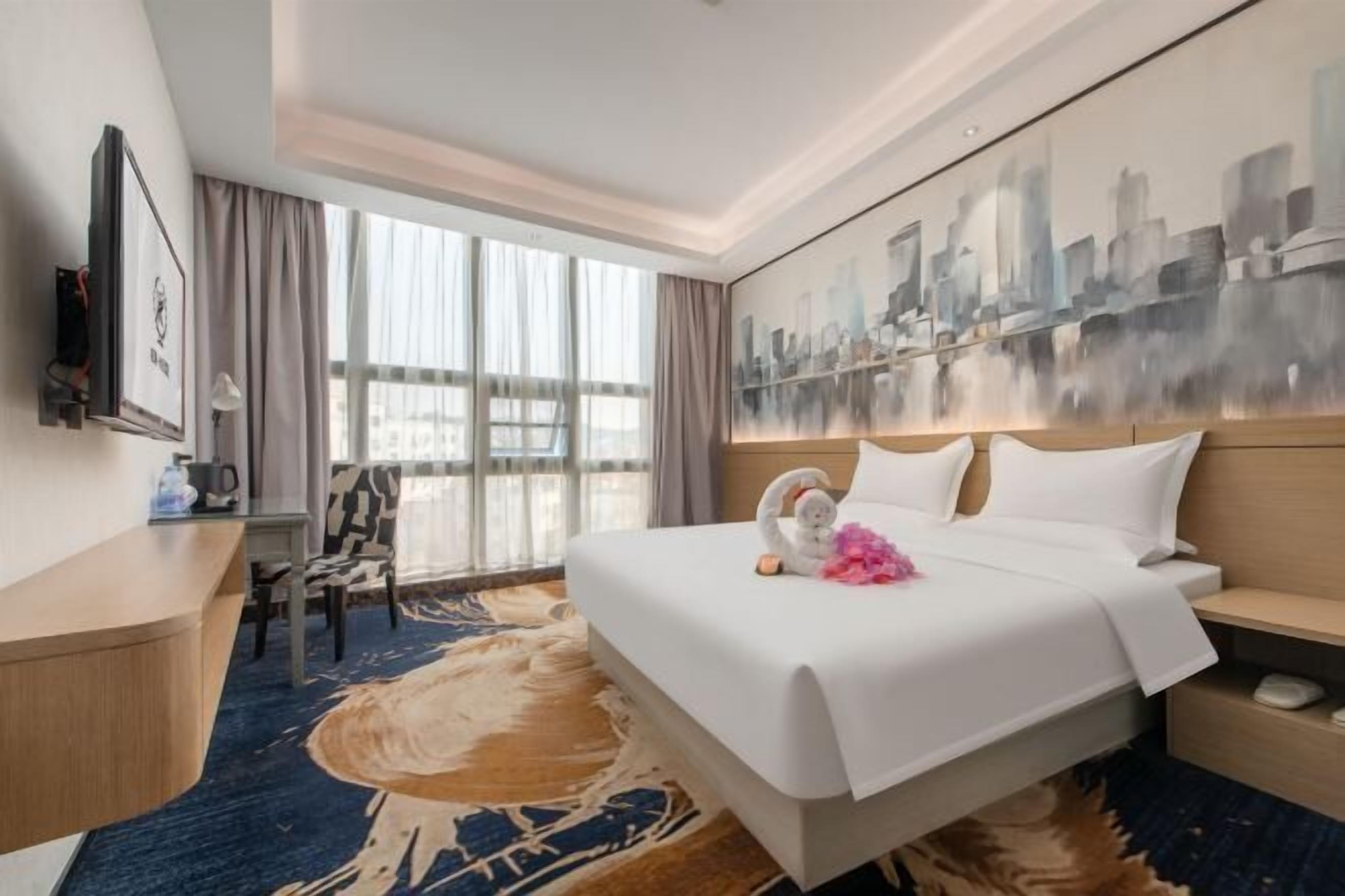 Màn/rèm cản sáng, bàn ủi/dụng cụ ủi quần áo 