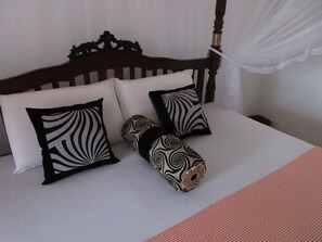 Kamar Deluks | Meja kerja dan Wi-Fi gratis