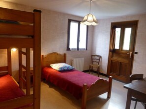 3 bedrooms, travel crib, free WiFi